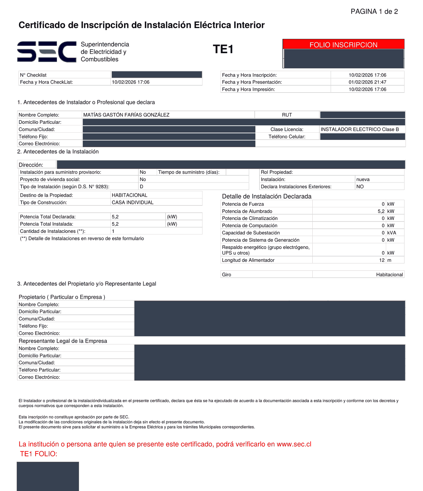 Certificado de inscripción TE1 emitido por la SEC para una casa: folio, fechas, instalador, potencia declarada de 5,2 kW y destino habitacional. Los datos del propietario, la dirección y el folio están tapados.